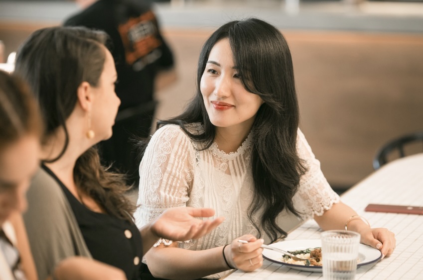 楽しそうな女性